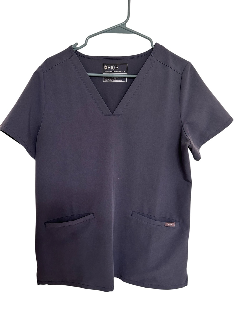 FIGS Technical Collection V-Neck Scrub Top in Charcoal Size M